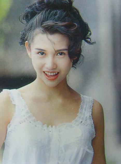 邱淑贞女儿登杂志封面被赞誉为“最美星二代”