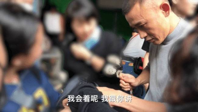 《心灵法医》热播 聂远在剧组做针线活