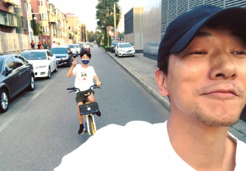 张亮宣布已于2017年与寇静离婚：孩子一起抚养