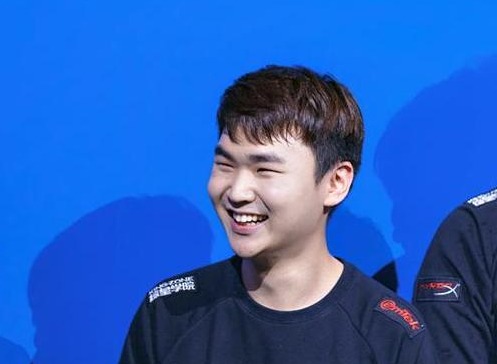 英雄联盟：GorillA更新长文宣布退役，辅助女枪记忆犹新